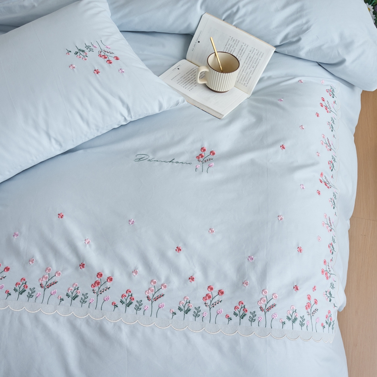 91家纺网 家纺一手货源 找家纺 悦然毛巾被 2025新款全棉纯棉斜纹毛巾绣四件套 春色满园蓝色