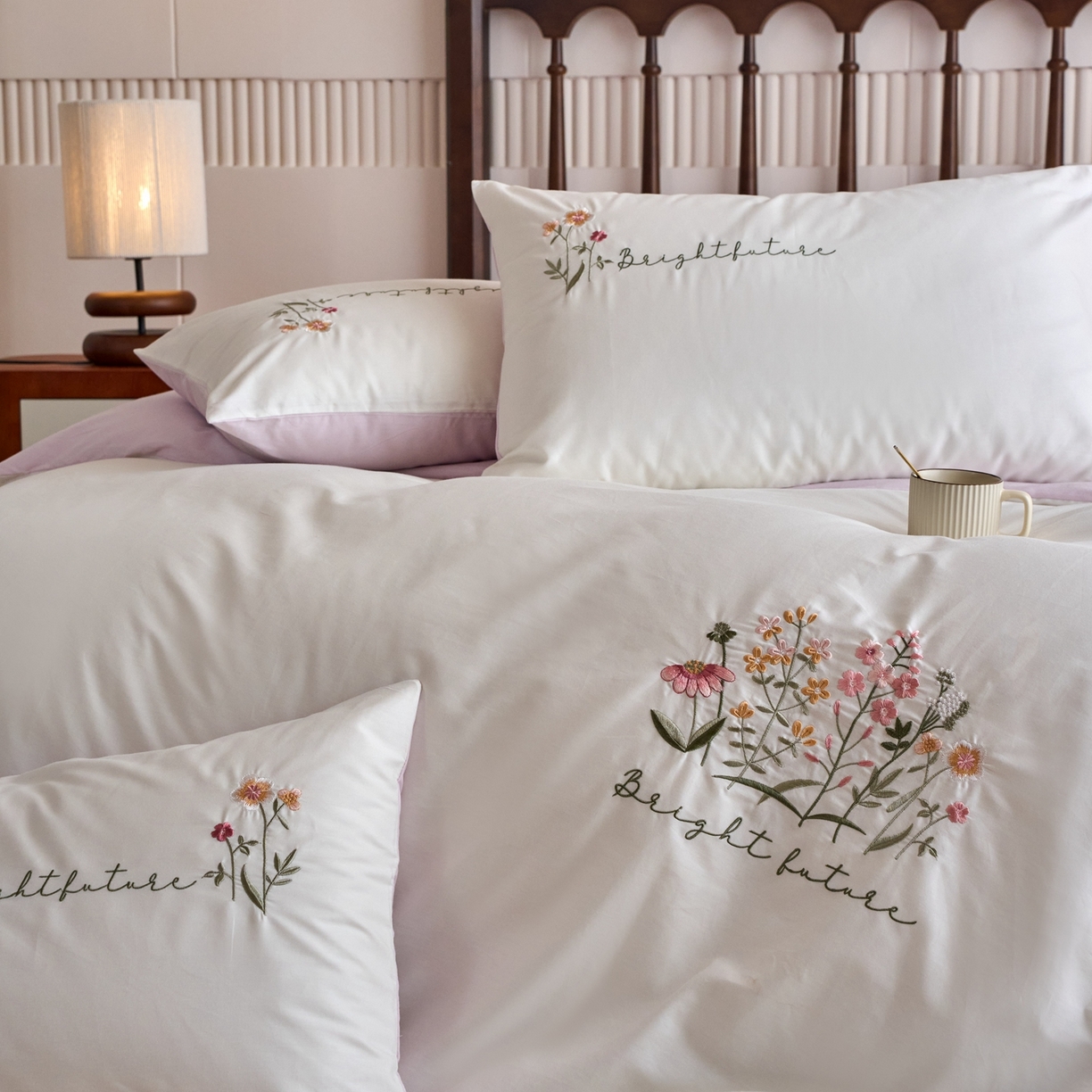 91家纺网 家纺一手货源 找家纺 悦然毛巾被 2025新款全棉纯棉斜纹毛巾绣四件套 花语情怀白+紫