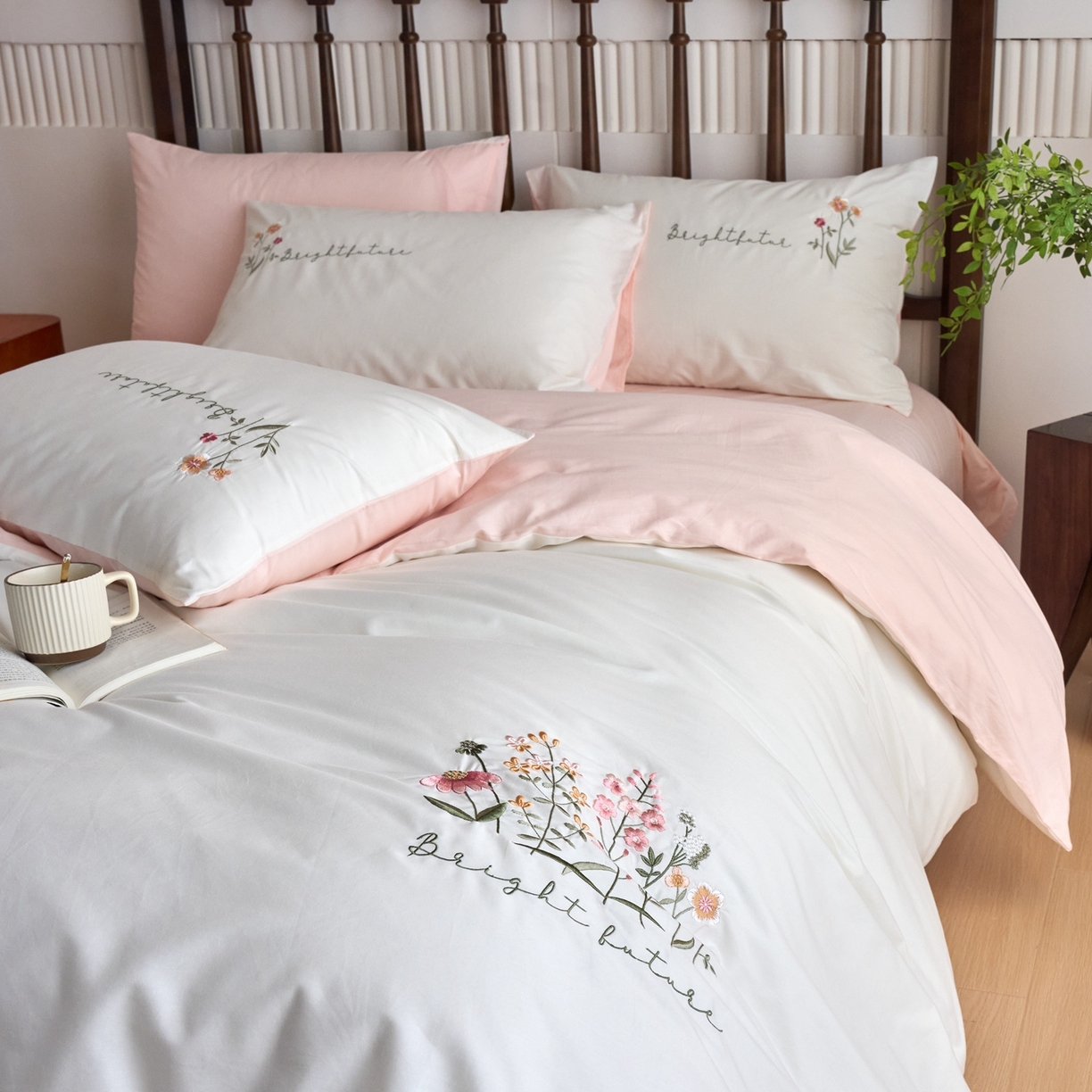 91家纺网 家纺一手货源 找家纺 悦然毛巾被 2025新款全棉纯棉斜纹毛巾绣四件套 花语情怀白+粉