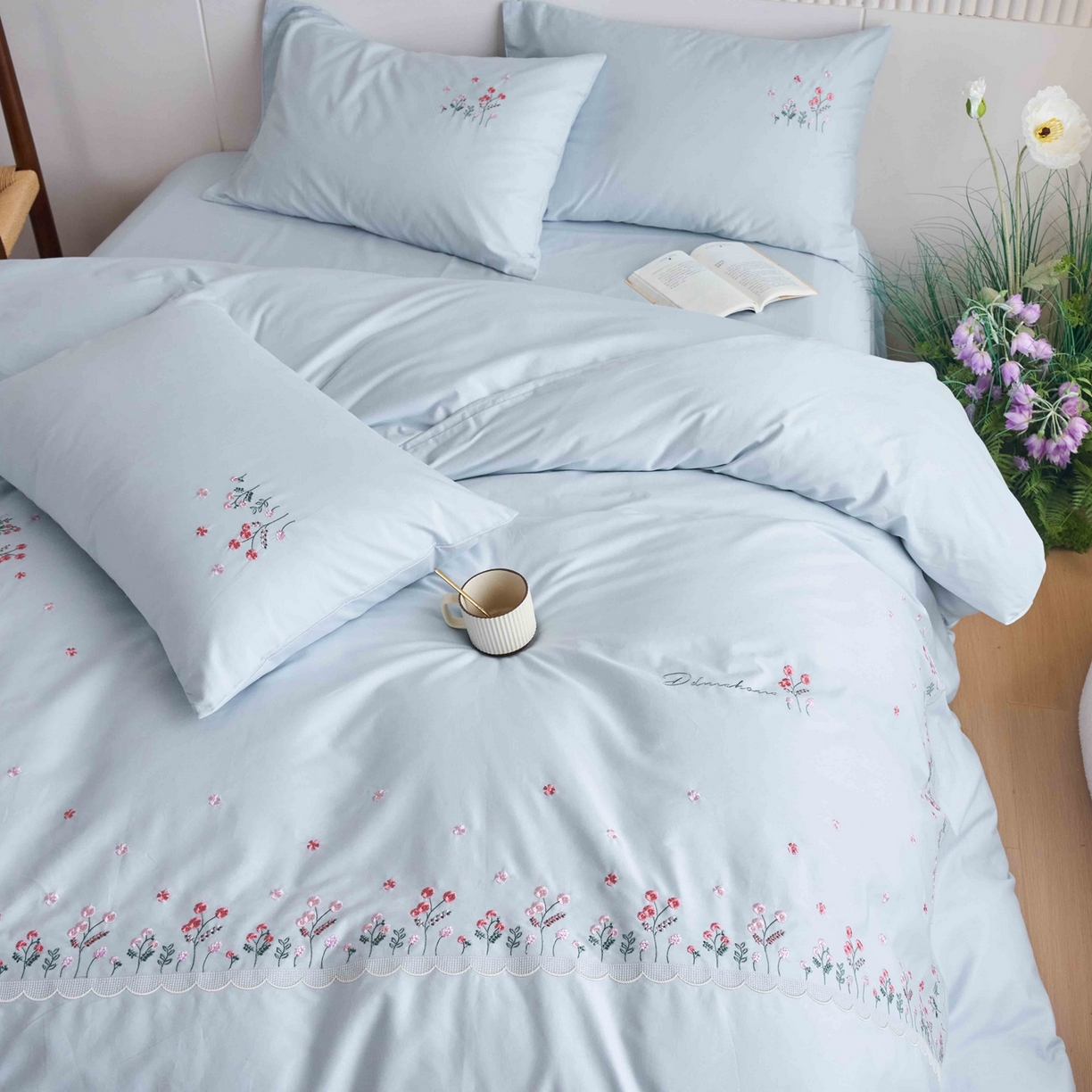 91家纺网 家纺一手货源 找家纺 悦然毛巾被 2025新款全棉纯棉斜纹毛巾绣四件套 春色满园蓝色