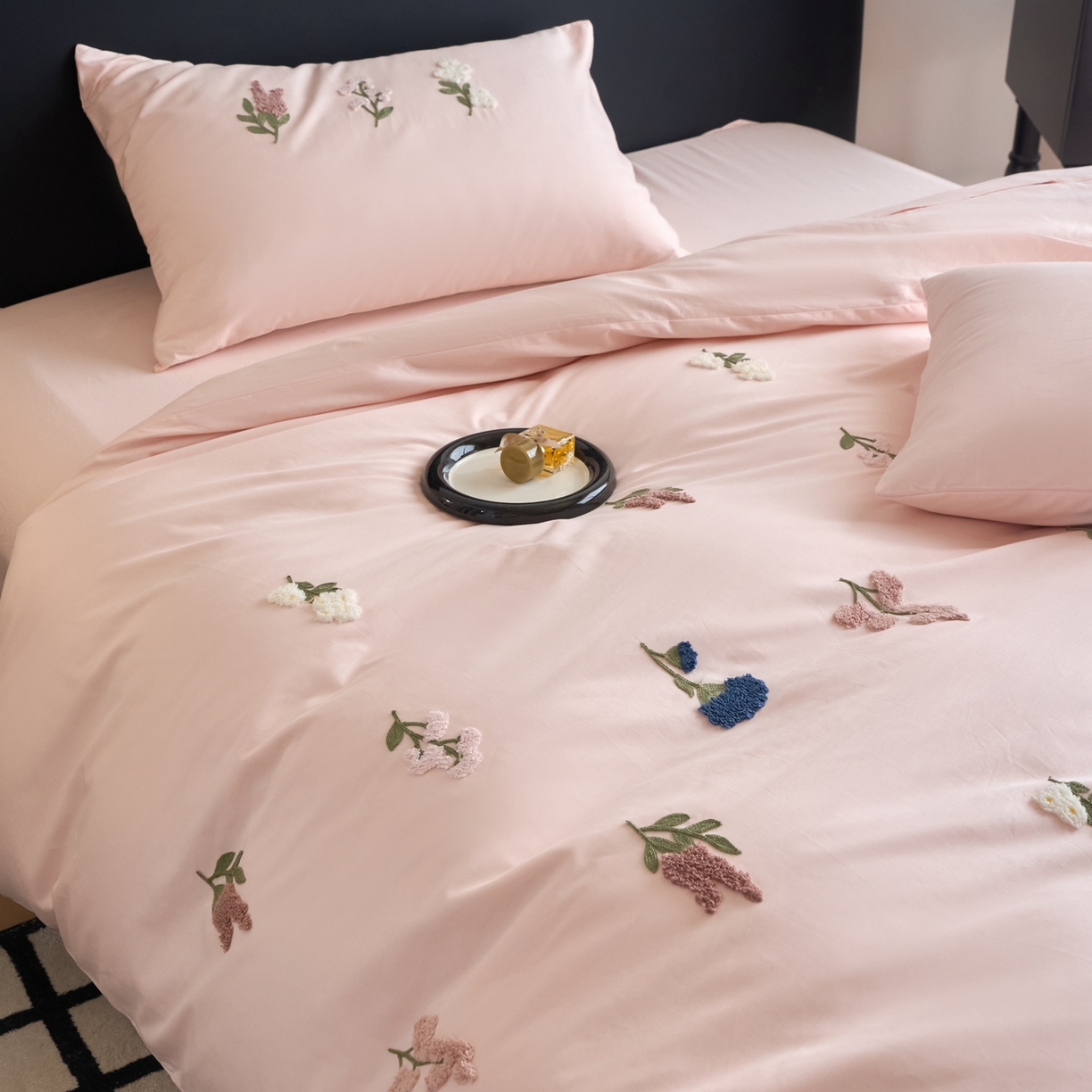 91家纺网 家纺一手货源 找家纺 悦然毛巾被 2025新款全棉纯棉斜纹毛巾绣四件套 浪漫花香-粉