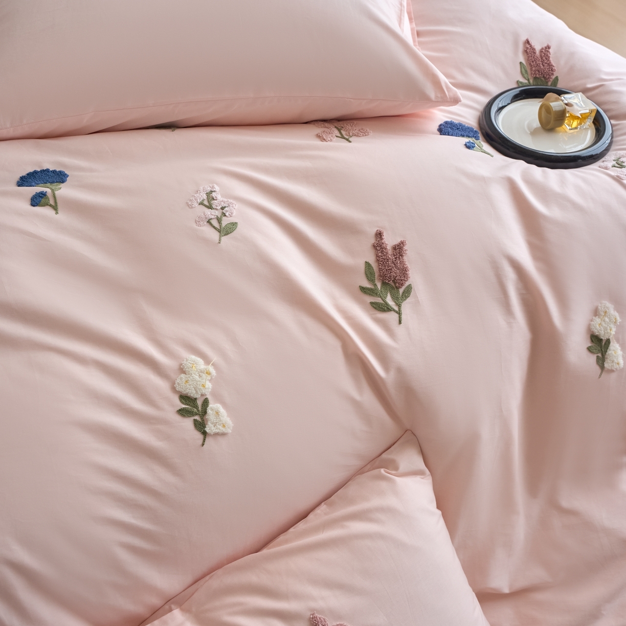 91家纺网 家纺一手货源 找家纺 悦然毛巾被 2025新款全棉纯棉斜纹毛巾绣四件套 浪漫花香-粉