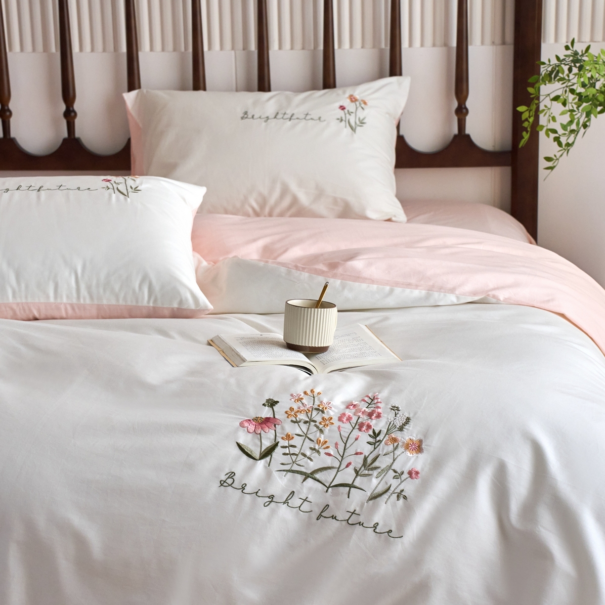 91家纺网 家纺一手货源 找家纺 悦然毛巾被 2025新款全棉纯棉斜纹毛巾绣四件套 花语情怀白+粉