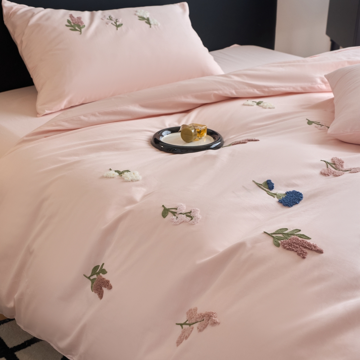 91家纺网 家纺一手货源 找家纺 悦然毛巾被 2025新款全棉纯棉斜纹毛巾绣四件套 浪漫花香-粉