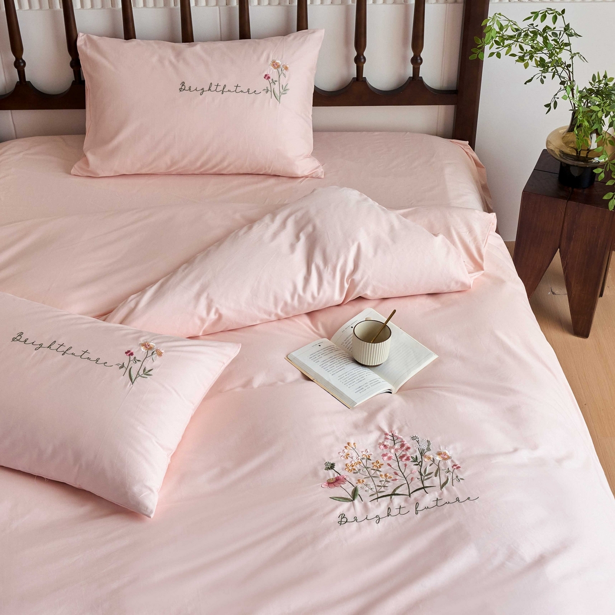 91家纺网 家纺一手货源 找家纺 悦然毛巾被 2025新款全棉纯棉斜纹毛巾绣四件套 花语情怀粉