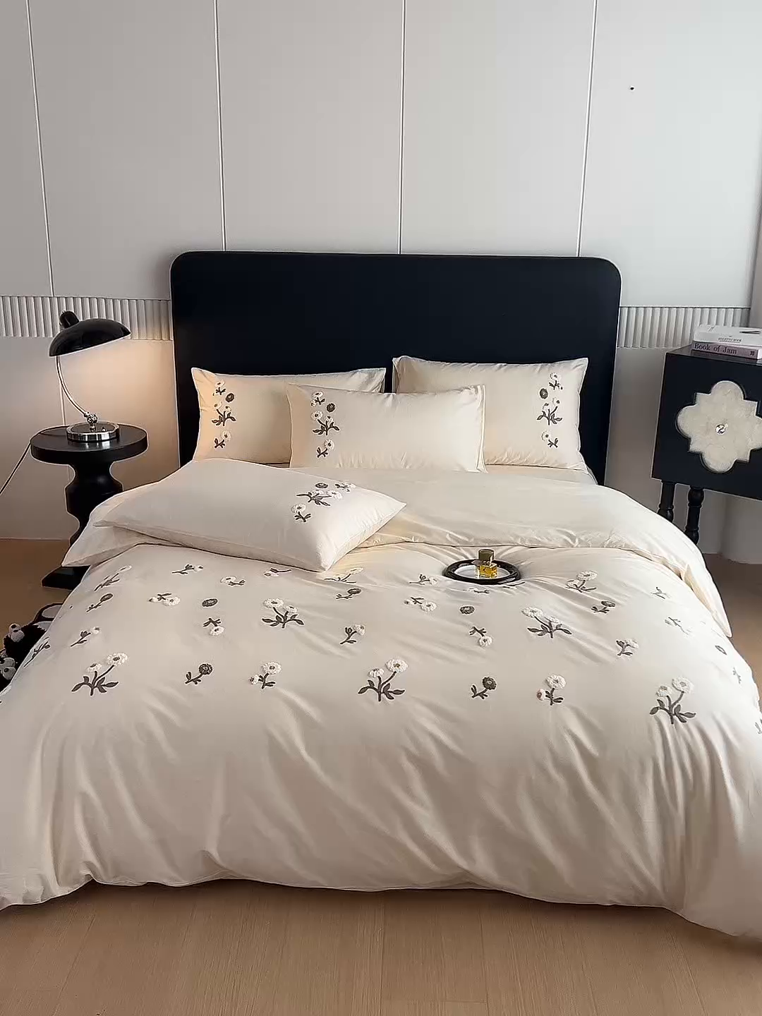 91家纺网 家纺一手货源 找家纺 悦然毛巾被 2025新款全棉纯棉斜纹毛巾绣四件套 花样年华奶白