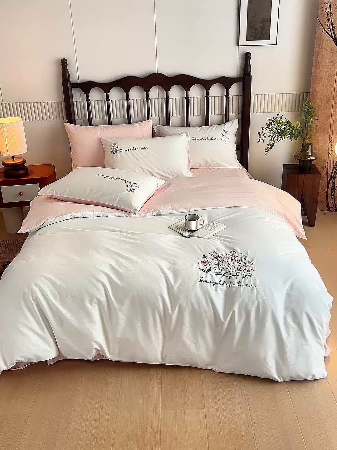 91家纺网 家纺一手货源 找家纺 悦然毛巾被 2025新款全棉纯棉斜纹毛巾绣四件套 花语情怀白+粉