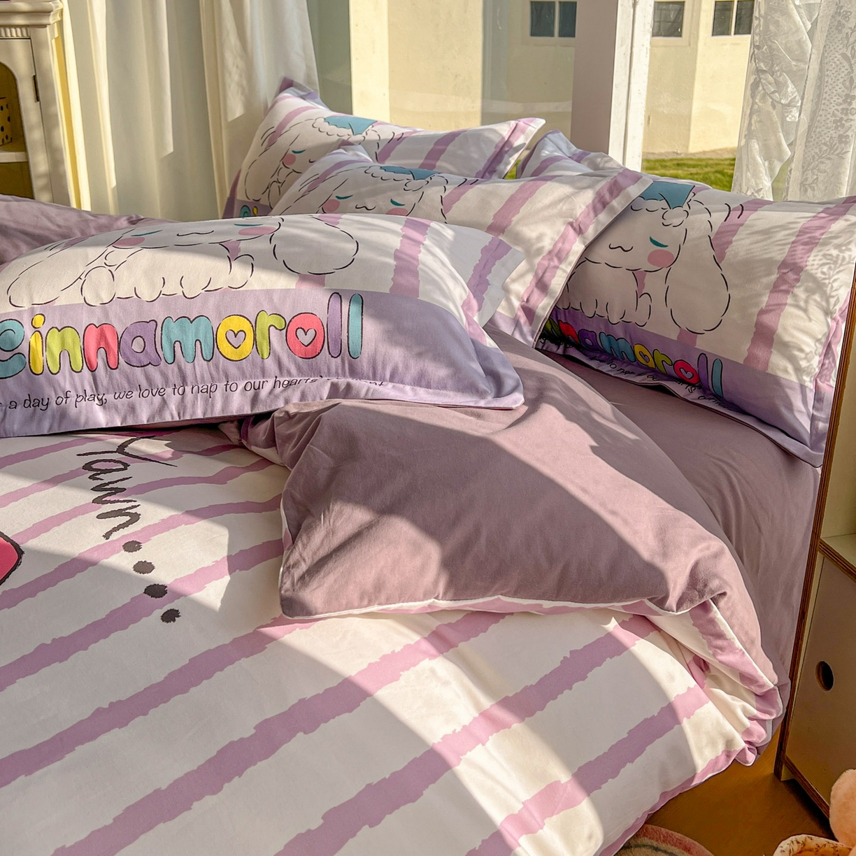 91家纺网 家纺一手货源 找家纺 浩诚 2025新款三丽鸥专版全棉磨毛纯棉四件套 条纹玉桂狗