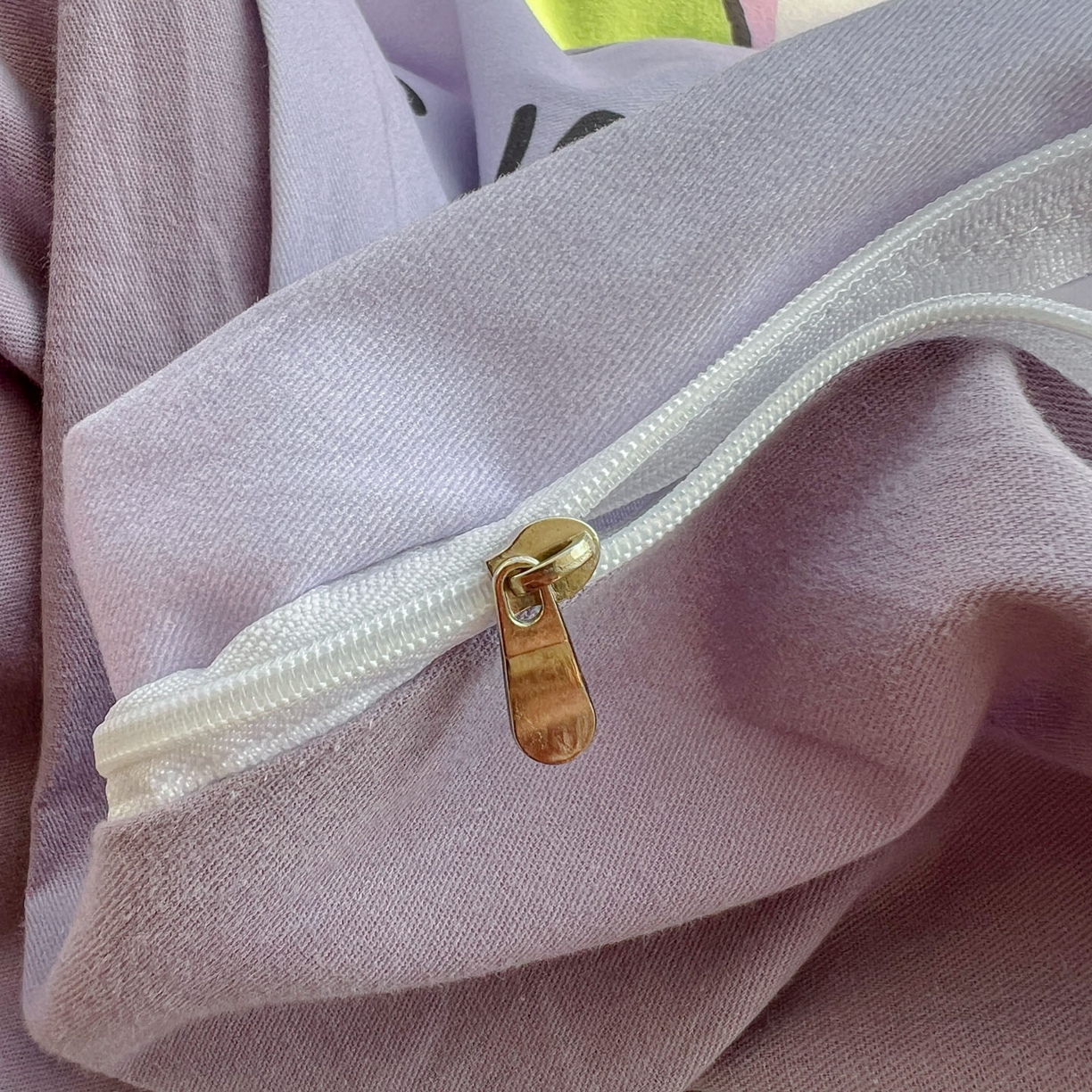 91家纺网 家纺一手货源 找家纺 浩诚 2025新款三丽鸥专版全棉磨毛纯棉四件套 条纹玉桂狗