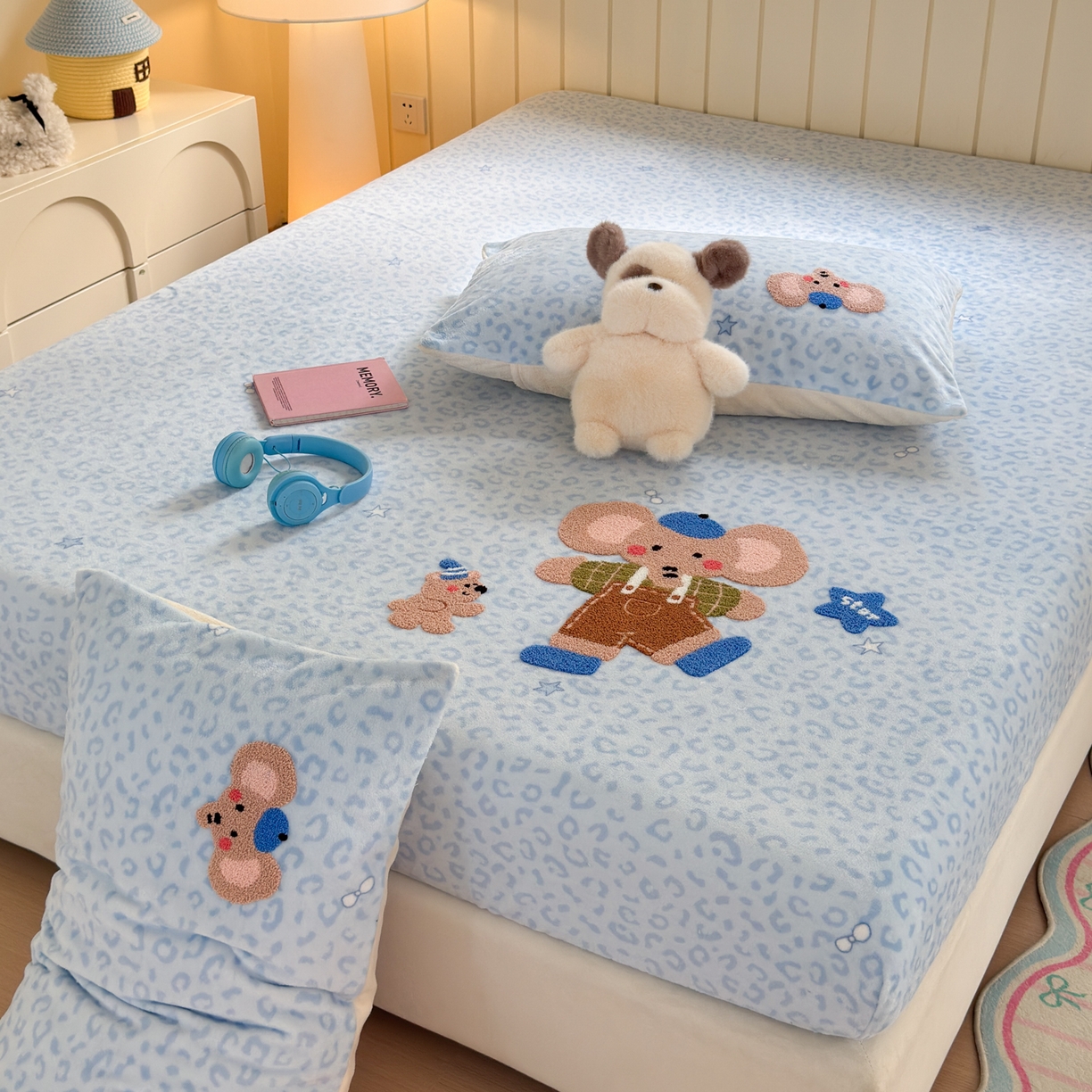 91家纺网 家纺一手货源 找家纺 （总）寐居家纺 2025新款毛巾绣牛奶绒床笠