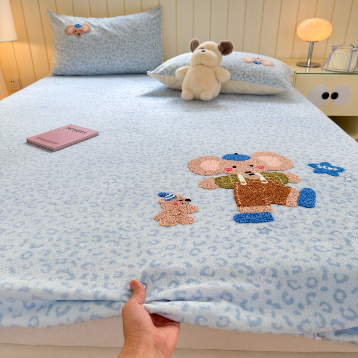 91家纺网 家纺一手货源 找家纺 （总）寐居家纺 2025新款毛巾绣牛奶绒床笠