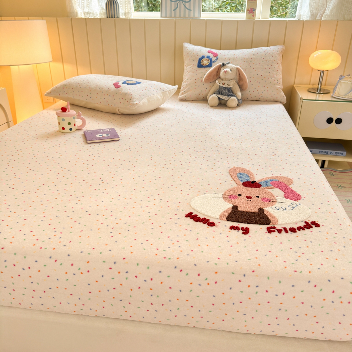 91家纺网 家纺一手货源 找家纺 寐居家纺 2025新款毛巾绣牛奶绒床笠 萌兔有约