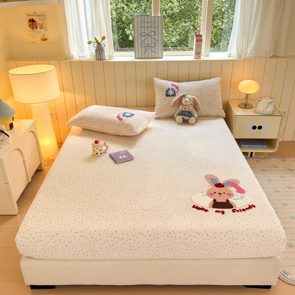 91家纺网 家纺一手货源 找家纺 寐居家纺 2025新款毛巾绣牛奶绒床笠 萌兔有约