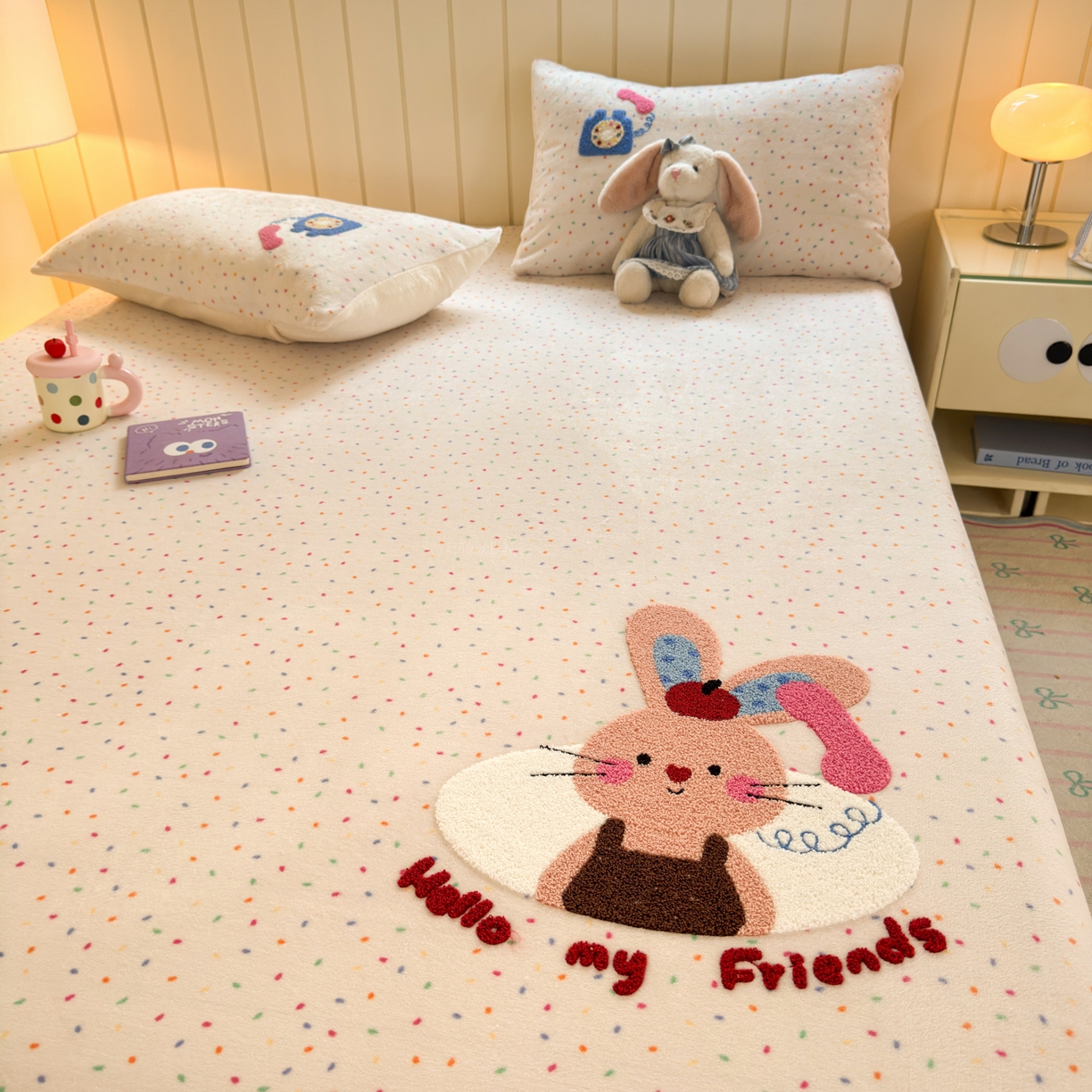 91家纺网 家纺一手货源 找家纺 寐居家纺 2025新款毛巾绣牛奶绒床笠 萌兔有约