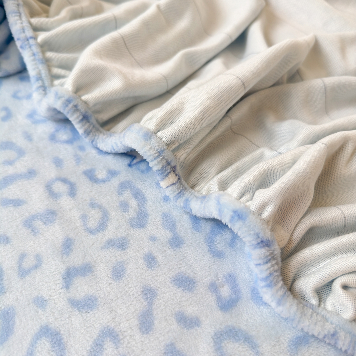 91家纺网 家纺一手货源 找家纺 寐居家纺 2025新款毛巾绣牛奶绒床笠 星伴小象