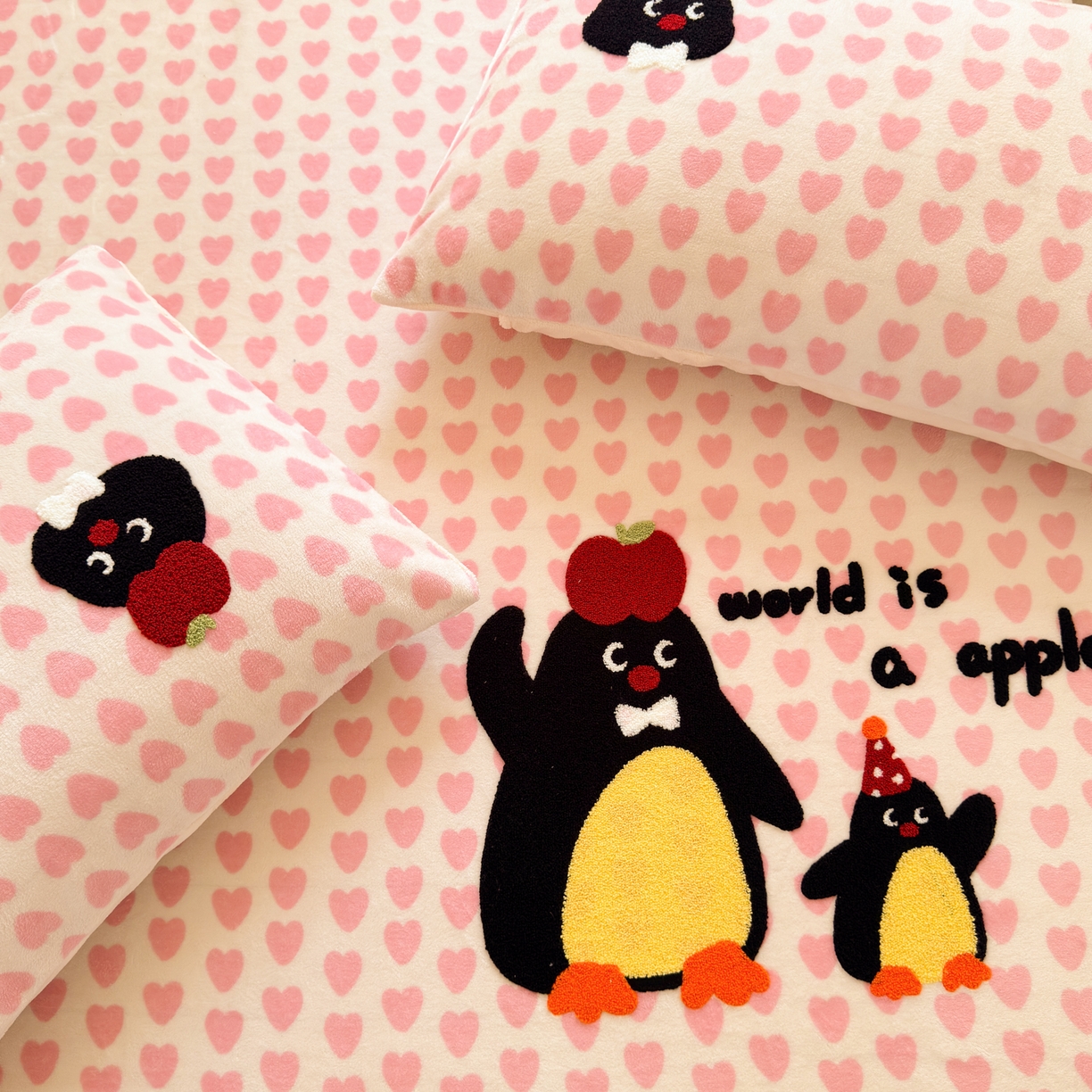 91家纺网 家纺一手货源 找家纺 寐居家纺 2025新款毛巾绣牛奶绒床笠 红果果