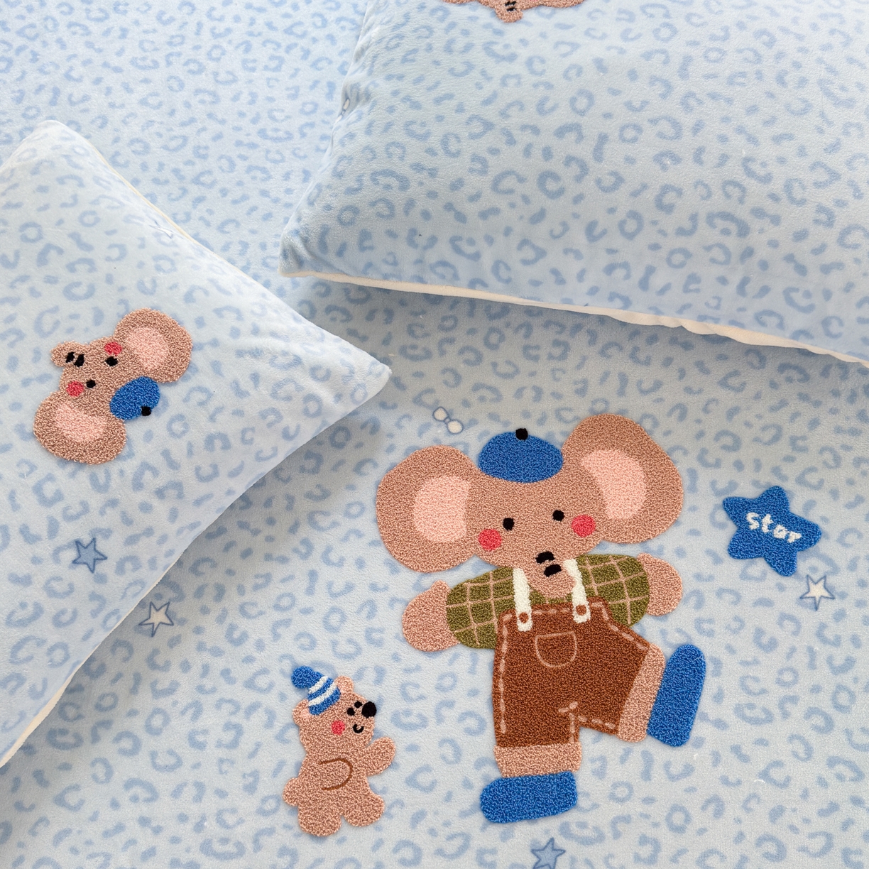 91家纺网 家纺一手货源 找家纺 （总）寐居家纺 2025新款毛巾绣牛奶绒床笠