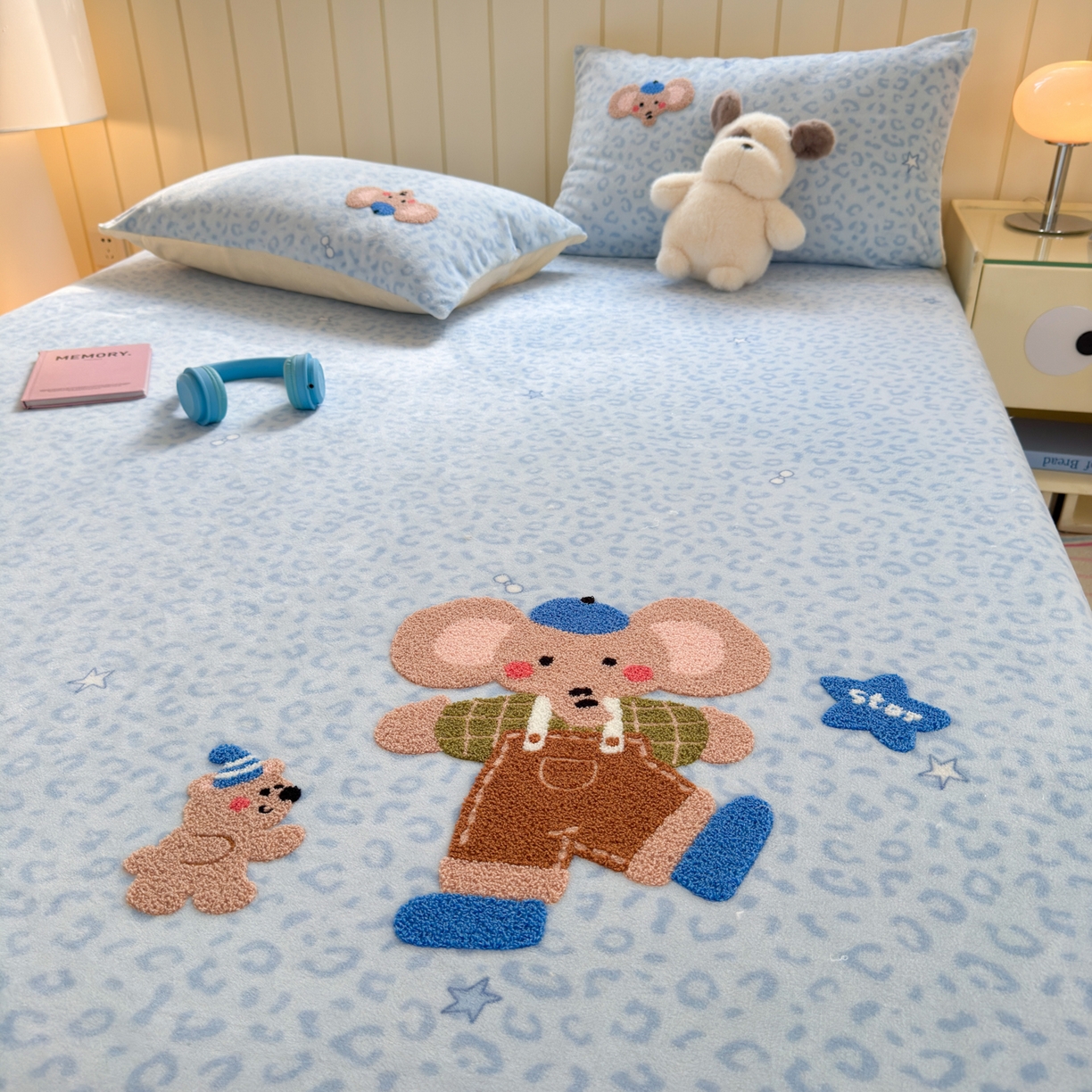 91家纺网 家纺一手货源 找家纺 （总）寐居家纺 2025新款毛巾绣牛奶绒床笠