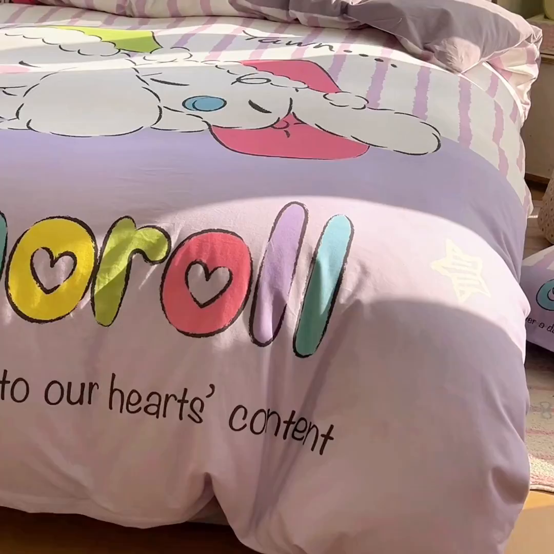 91家纺网 家纺一手货源 找家纺 浩诚 2025新款三丽鸥专版全棉磨毛纯棉四件套 条纹玉桂狗