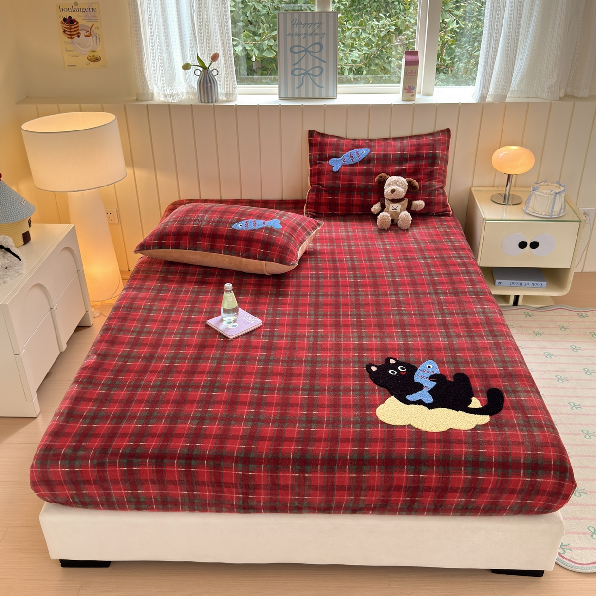 91家纺网 家纺一手货源 找家纺 寐居家纺 2025新款毛巾绣牛奶绒床笠 年年有鱼