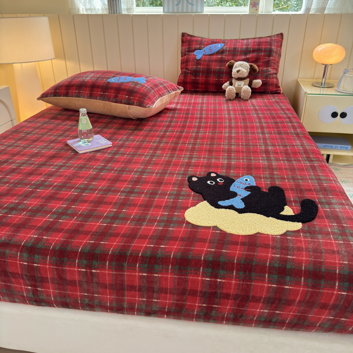 91家纺网 家纺一手货源 找家纺 寐居家纺 2025新款毛巾绣牛奶绒床笠 年年有鱼