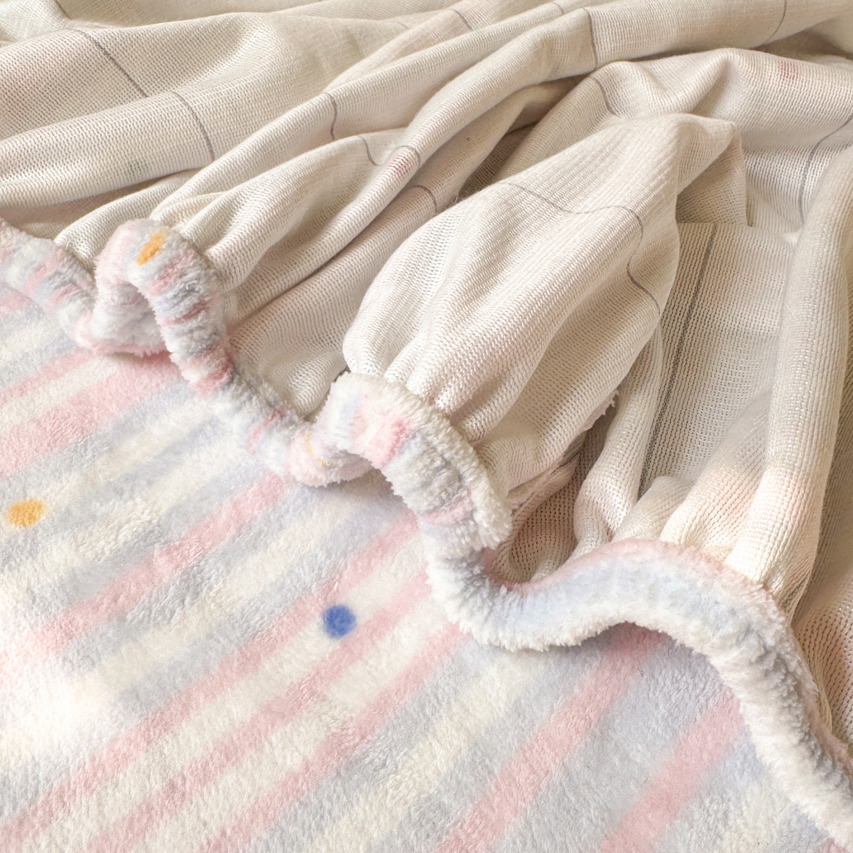 91家纺网 家纺一手货源 找家纺 寐居家纺 2025新款毛巾绣牛奶绒床笠 甜心小骑