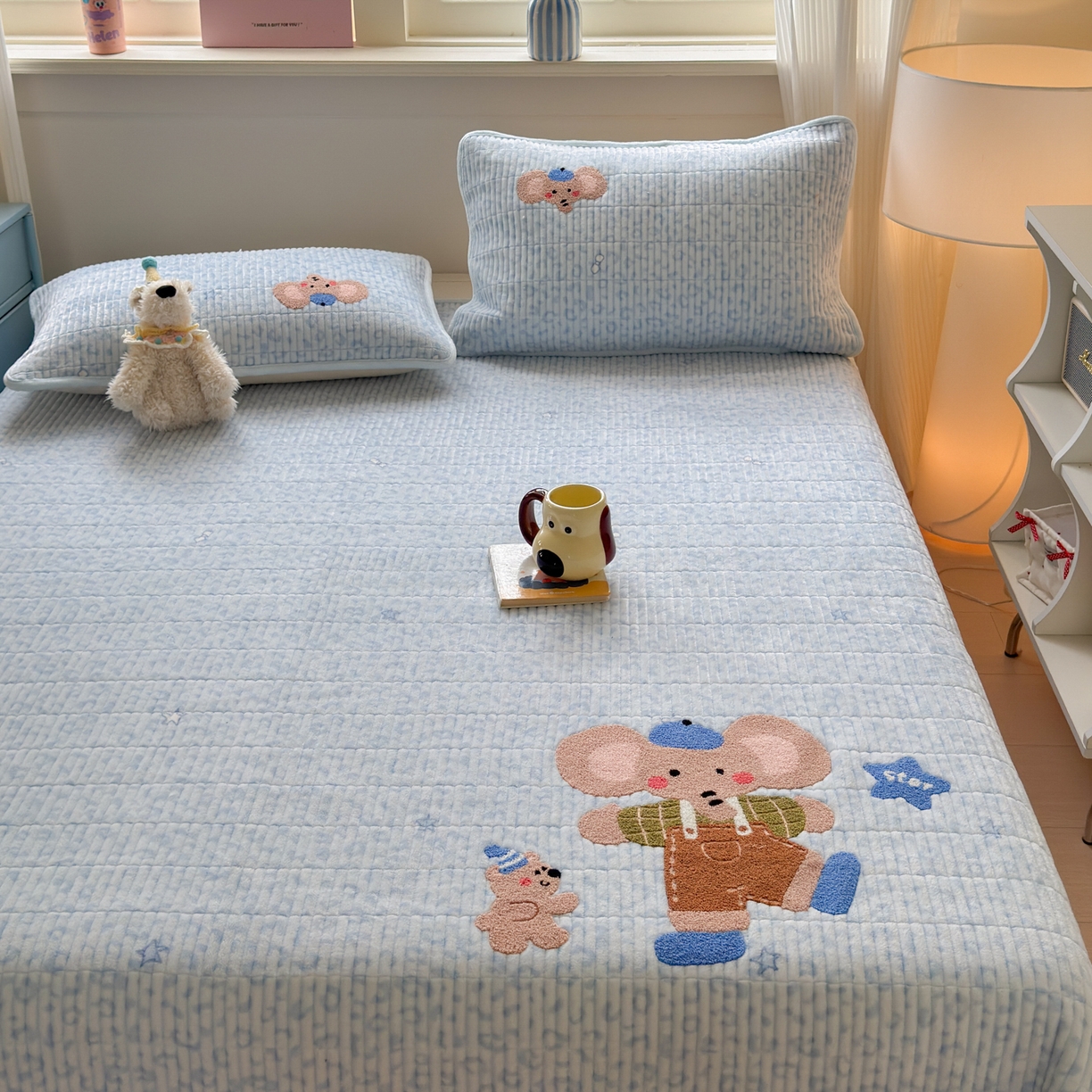 91家纺网 家纺一手货源 找家纺 寐居家纺 2025新款A类牛奶绒毛巾绣床盖 星伴小象