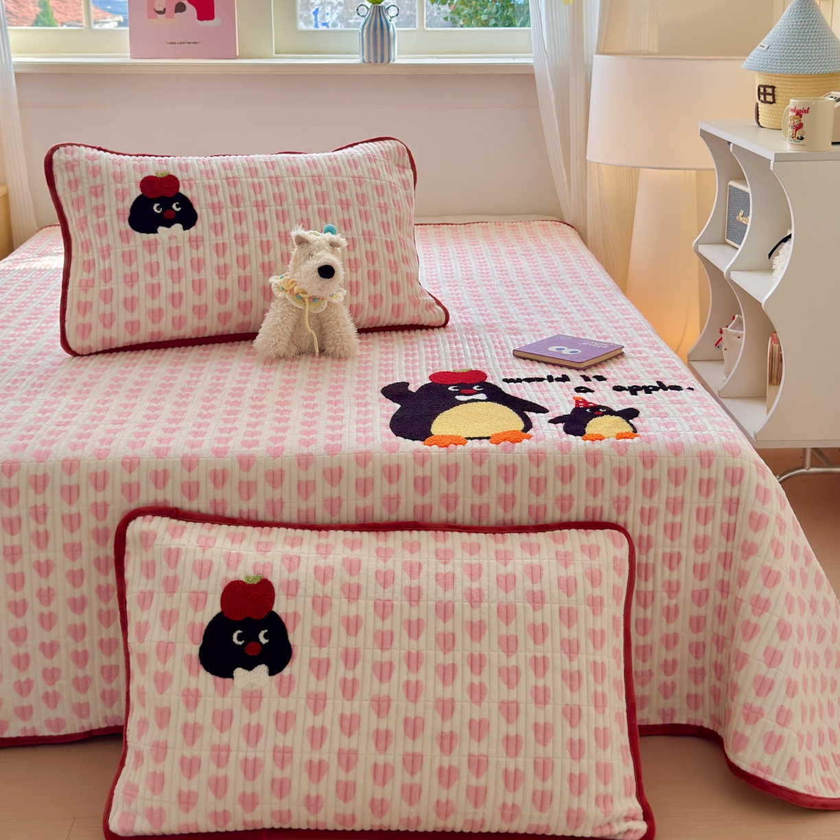 91家纺网 家纺一手货源 找家纺 寐居家纺 2025新款A类牛奶绒毛巾绣床盖 红果果