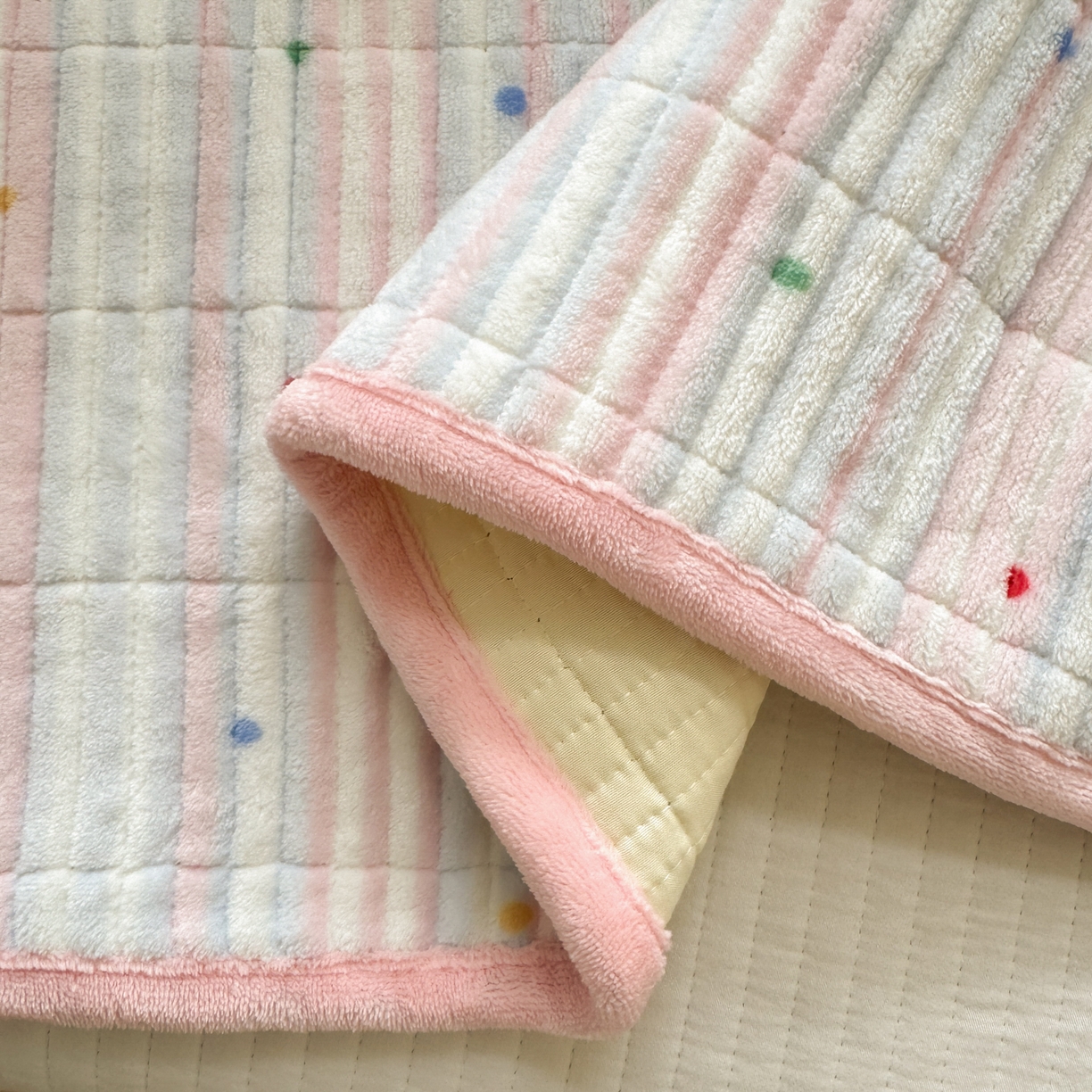 91家纺网 家纺一手货源 找家纺 寐居家纺 2025新款A类牛奶绒毛巾绣床盖 甜心小骑