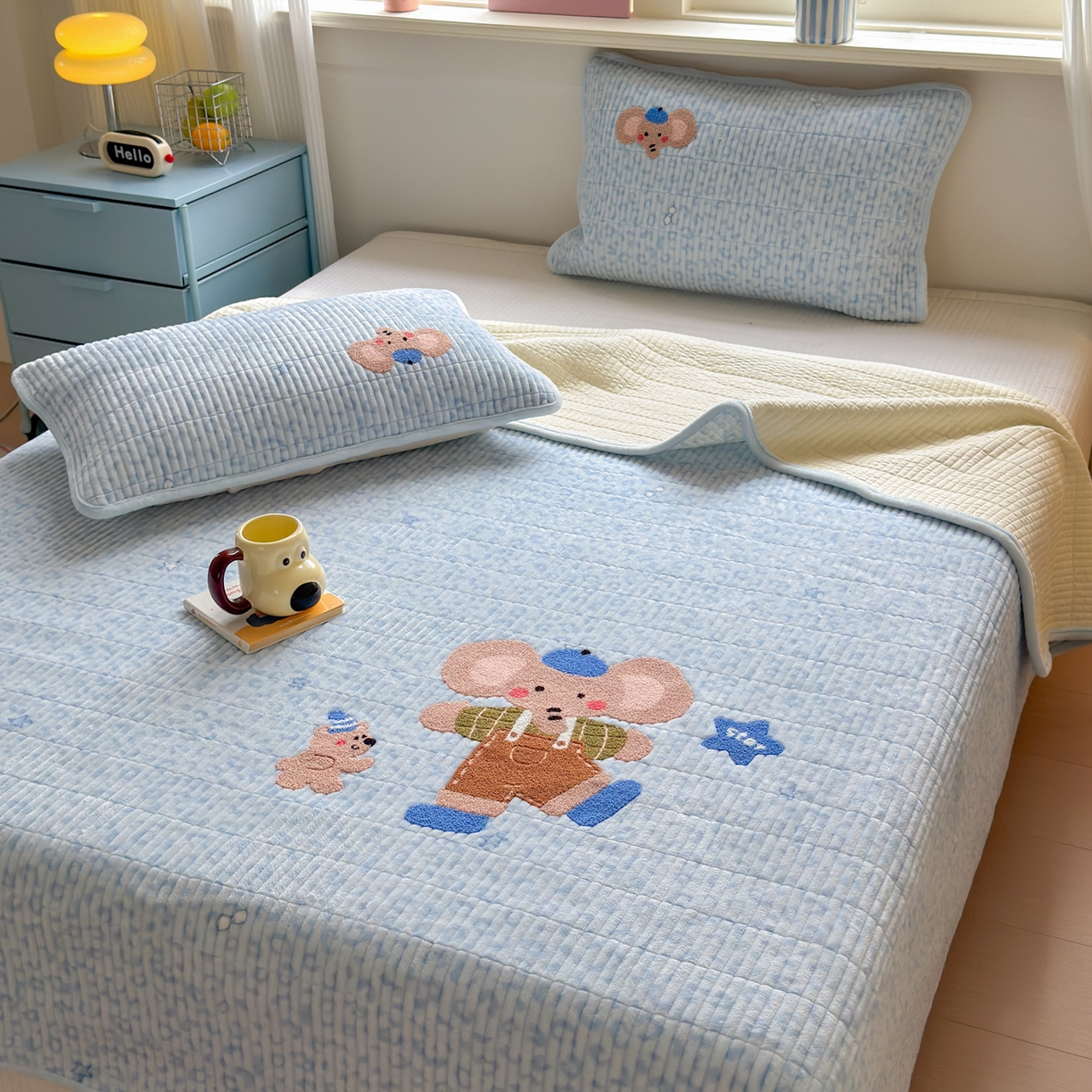 91家纺网 家纺一手货源 找家纺 寐居家纺 2025新款A类牛奶绒毛巾绣床盖 星伴小象