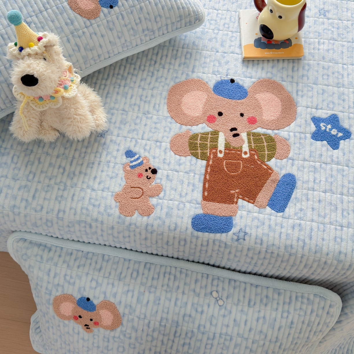 91家纺网 家纺一手货源 找家纺 寐居家纺 2025新款A类牛奶绒毛巾绣床盖 星伴小象