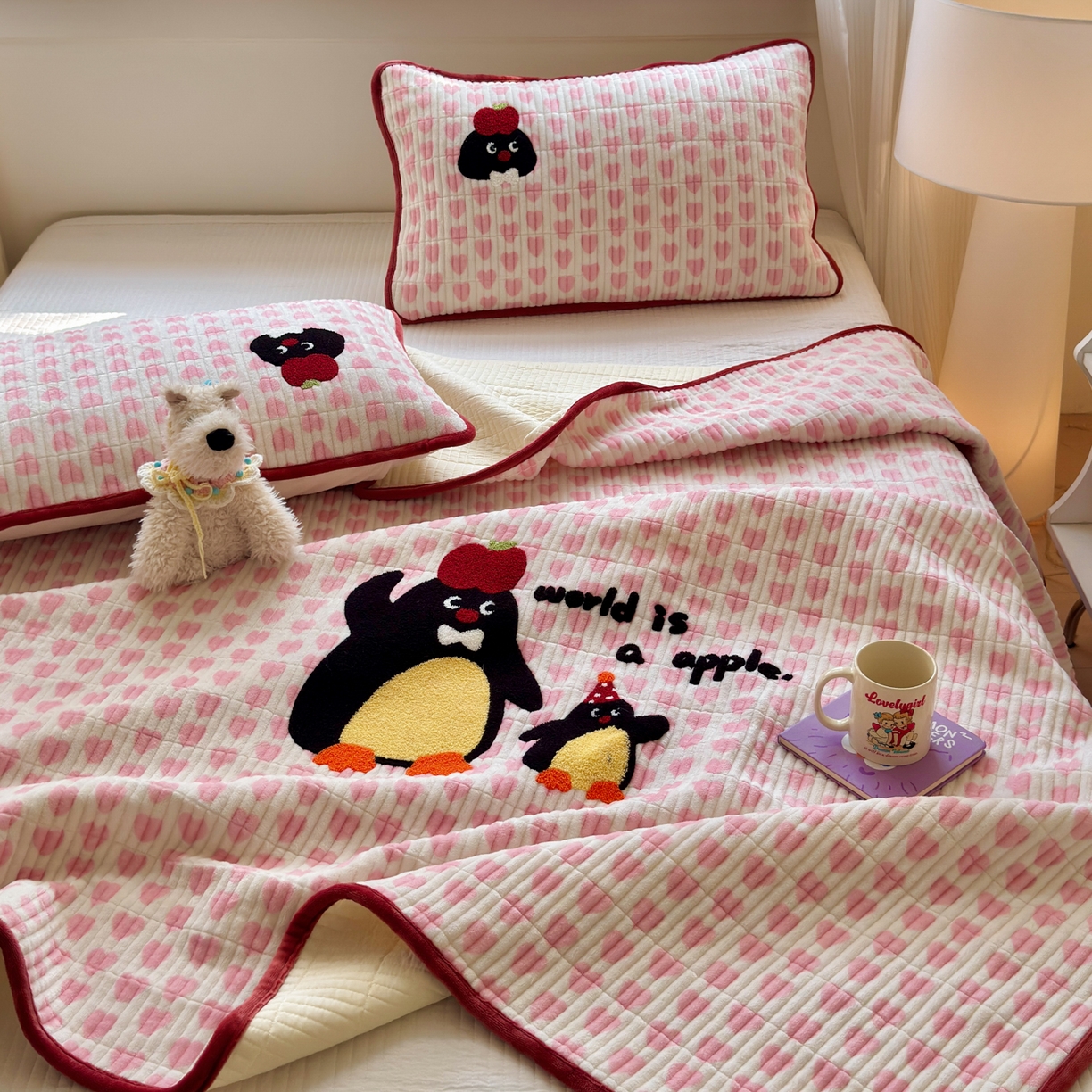 91家纺网 家纺一手货源 找家纺 寐居家纺 2025新款A类牛奶绒毛巾绣床盖 红果果