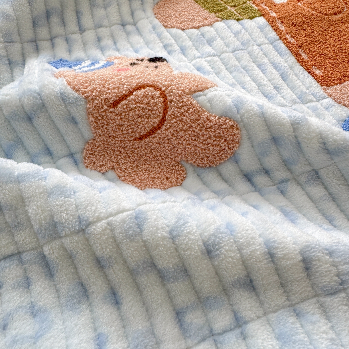 91家纺网 家纺一手货源 找家纺 寐居家纺 2025新款A类牛奶绒毛巾绣床盖 星伴小象