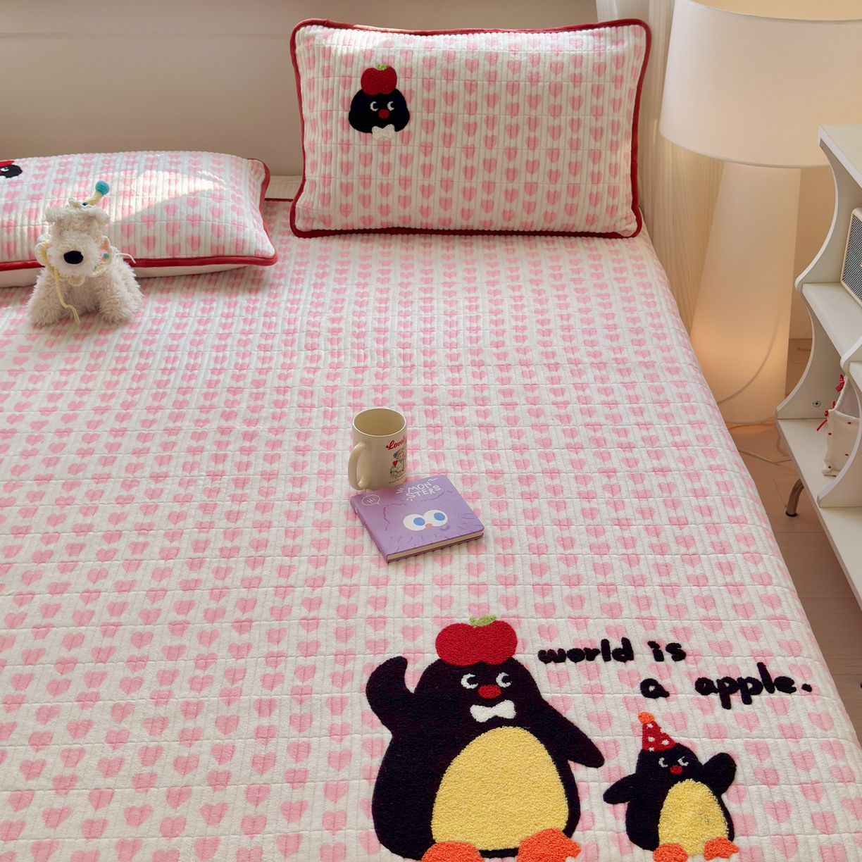 91家纺网 家纺一手货源 找家纺 寐居家纺 2025新款A类牛奶绒毛巾绣床盖 红果果