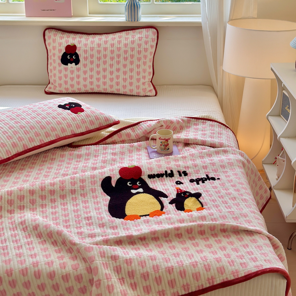 91家纺网 家纺一手货源 找家纺 寐居家纺 2025新款A类牛奶绒毛巾绣床盖 红果果