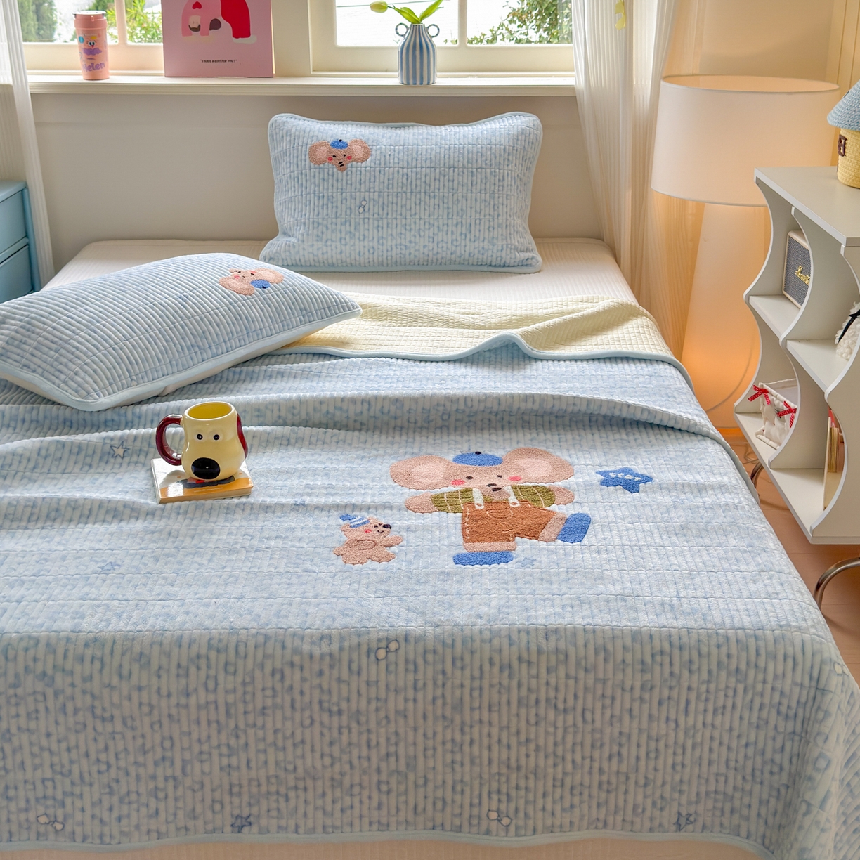 91家纺网 家纺一手货源 找家纺 寐居家纺 2025新款A类牛奶绒毛巾绣床盖 星伴小象