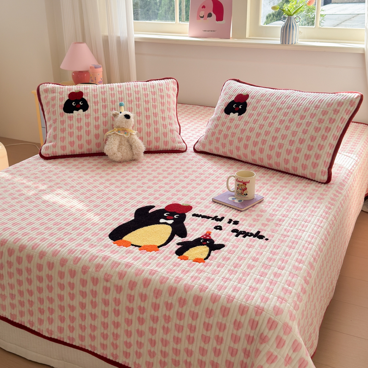 91家纺网 家纺一手货源 找家纺 寐居家纺 2025新款A类牛奶绒毛巾绣床盖 红果果