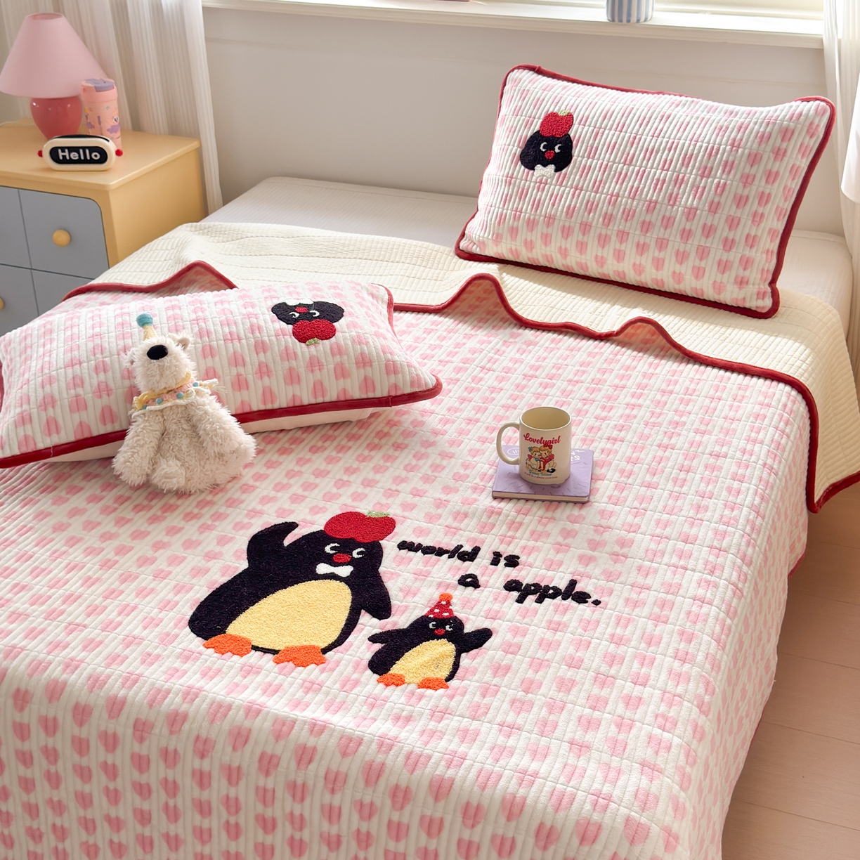 91家纺网 家纺一手货源 找家纺 寐居家纺 2025新款A类牛奶绒毛巾绣床盖 红果果