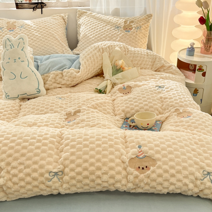 91家纺网 家纺一手货源 找家纺 （总）慕尚家纺  2025新款豆豆绒刺绣四件套