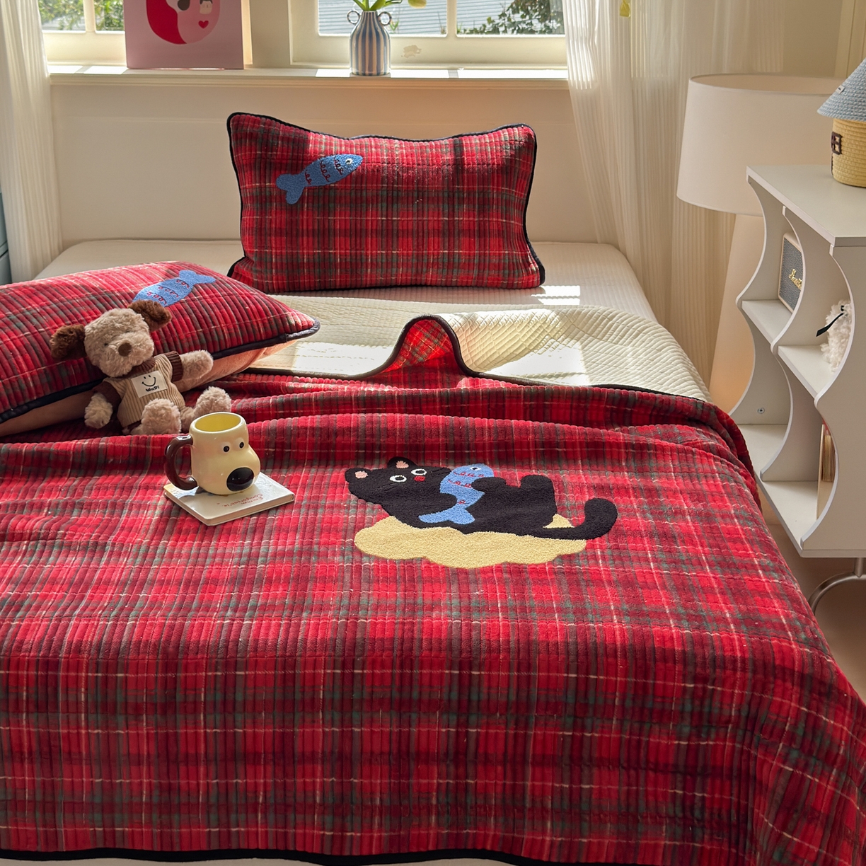 91家纺网 家纺一手货源 找家纺 寐居家纺 2025新款A类牛奶绒毛巾绣床盖 年年有鱼