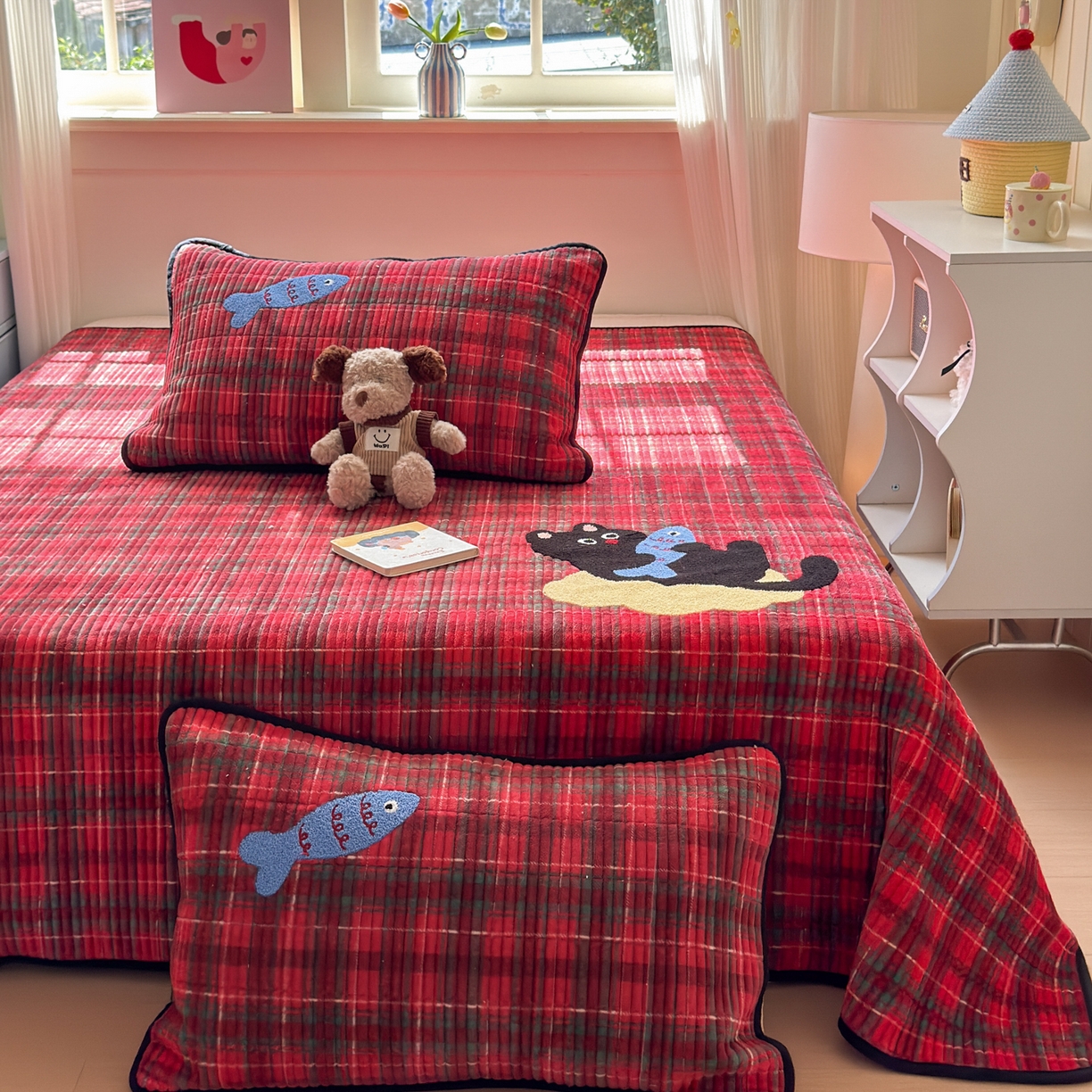 91家纺网 家纺一手货源 找家纺 寐居家纺 2025新款A类牛奶绒毛巾绣床盖 年年有鱼