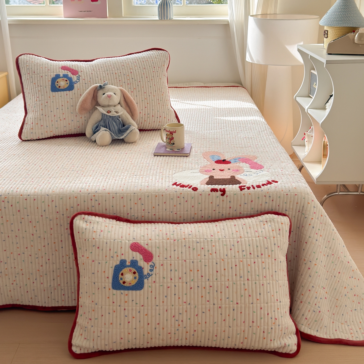 91家纺网 家纺一手货源 找家纺 寐居家纺 2025新款A类牛奶绒毛巾绣床盖 萌兔有约