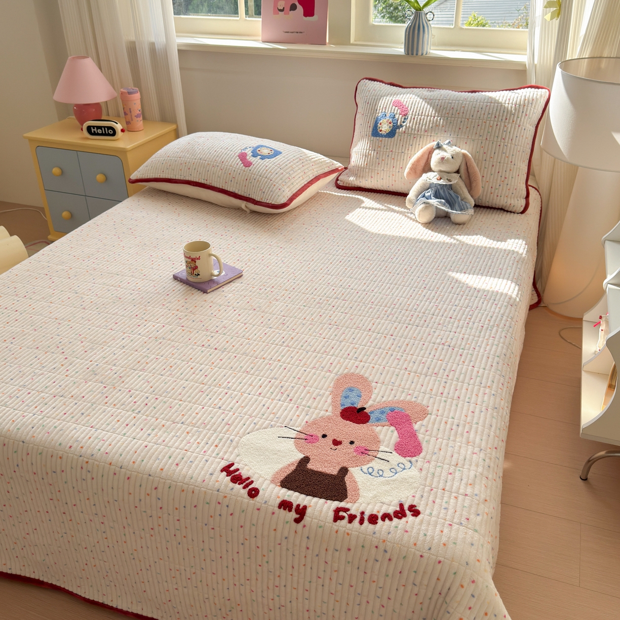 91家纺网 家纺一手货源 找家纺 寐居家纺 2025新款A类牛奶绒毛巾绣床盖 萌兔有约