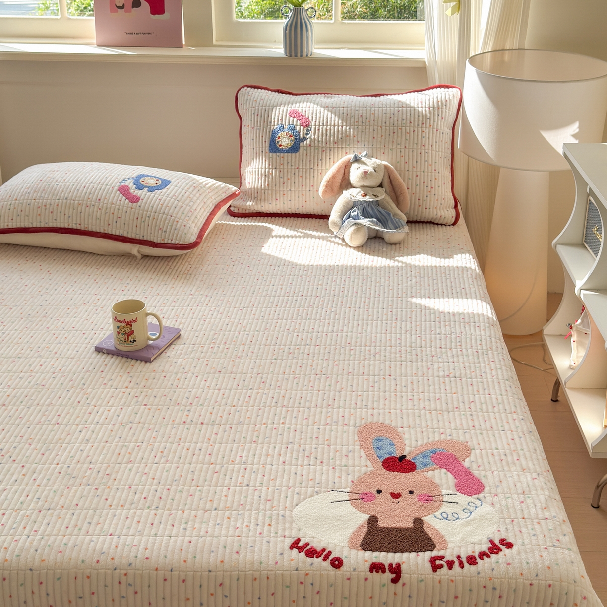 91家纺网 家纺一手货源 找家纺 寐居家纺 2025新款A类牛奶绒毛巾绣床盖 萌兔有约