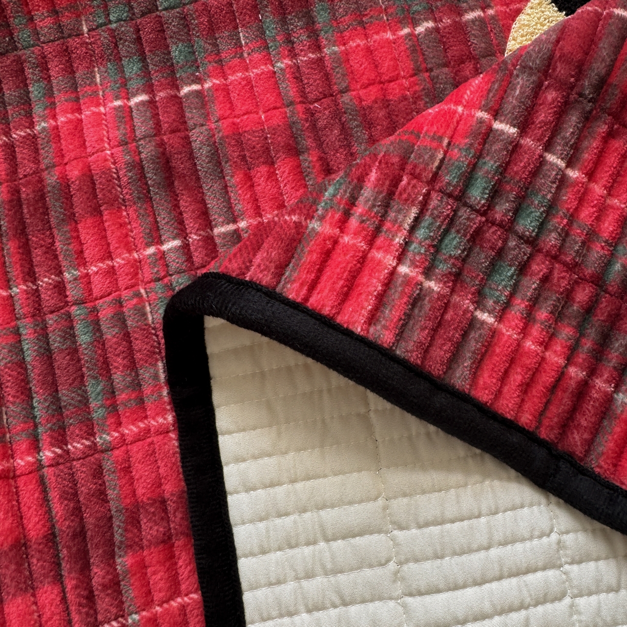 91家纺网 家纺一手货源 找家纺 寐居家纺 2025新款A类牛奶绒毛巾绣床盖 年年有鱼