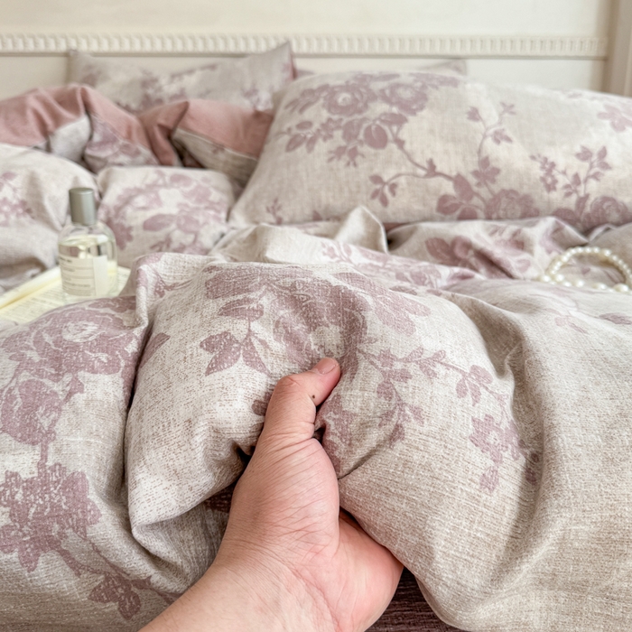 91家纺网 家纺一手货源 找家纺 佑佳家纺 2025新款复古印花亚麻双层纱花边床单款四件套 知音-咖