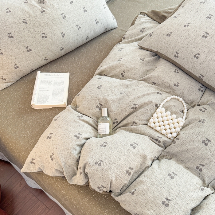 91家纺网 家纺一手货源 找家纺 佑佳家纺 2025新款复古印花亚麻双层纱花边床单款四件套 绿樱