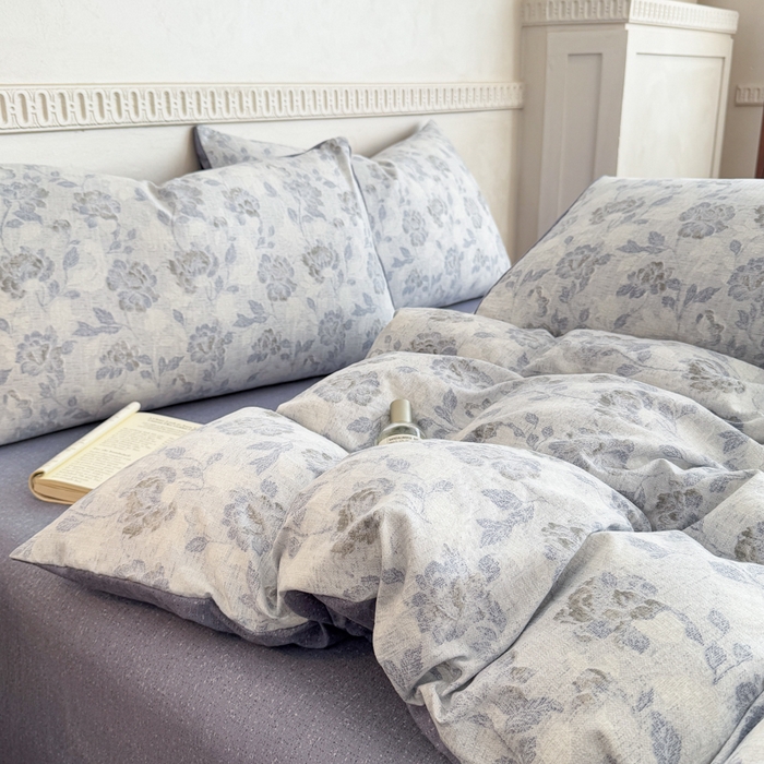 91家纺网 家纺一手货源 找家纺 佑佳家纺 2025新款复古印花亚麻双层纱花边床单款四件套 忆江南