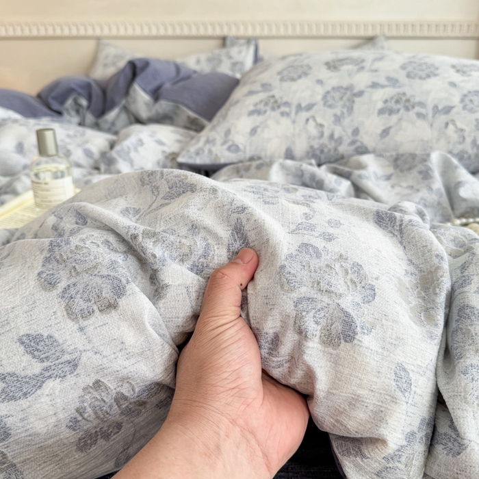 91家纺网 家纺一手货源 找家纺 佑佳家纺 2025新款复古印花亚麻双层纱花边床单款四件套 忆江南