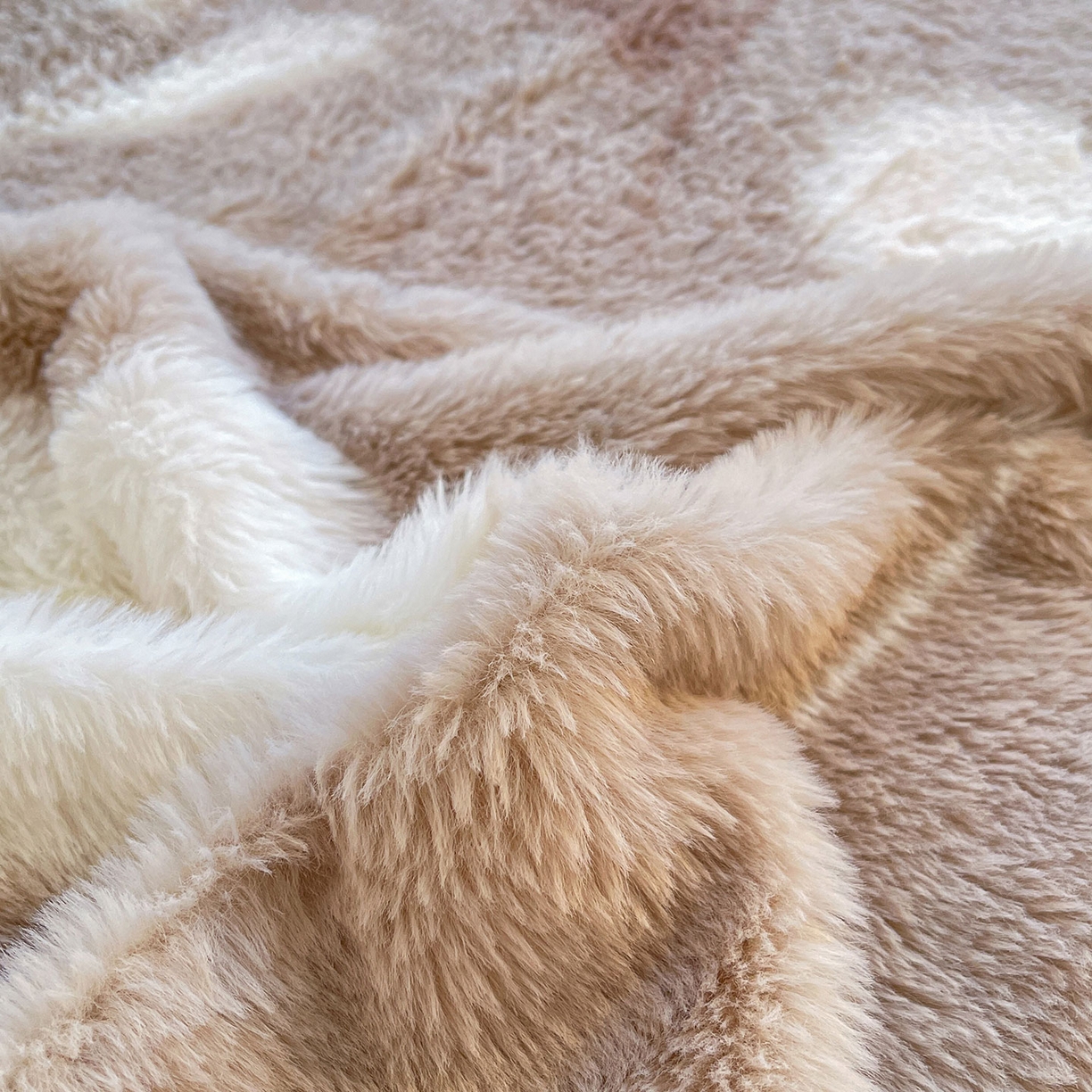 91家纺网 家纺一手货源 找家纺 （总）喜居 2025新款法式兔毛绒双层花边床裙款床笠